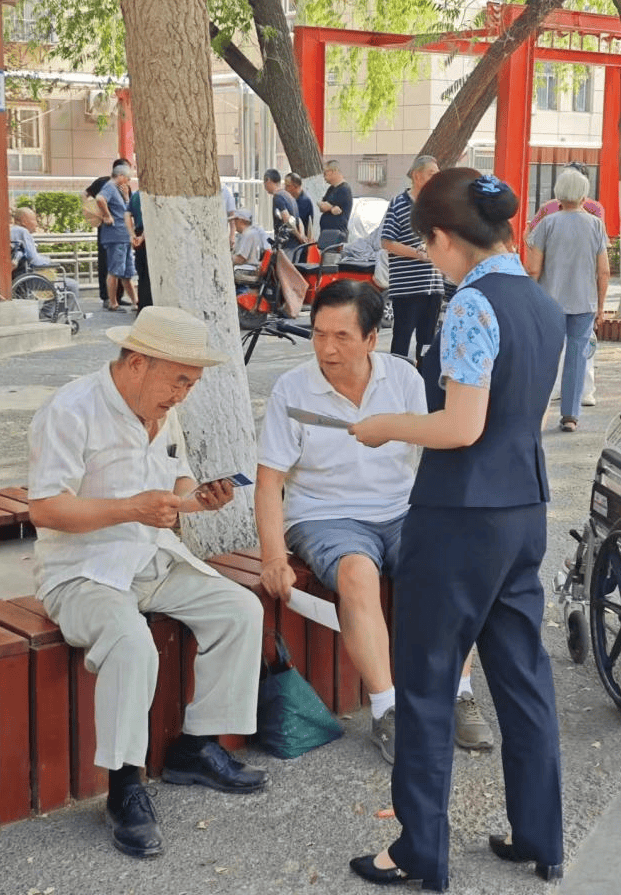 民生银行济南文东支行开展数字人民币宣传活动