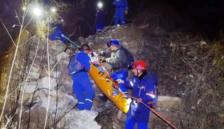 “他走的路，野得连羊都不走……”北京一男子爬野山大腿骨摔骨折！